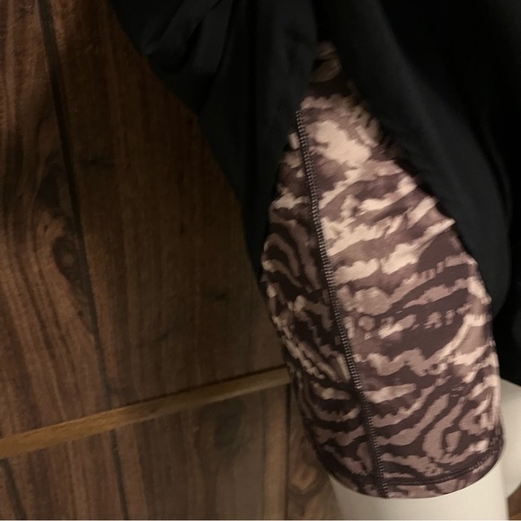 Fabletics Sloane Running Short Black/Smokey Runyon Athletic Shorts Sz L - Picture 3 of 8